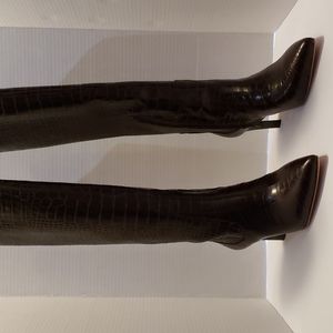 Elegant Black Croc-Embossed Heels